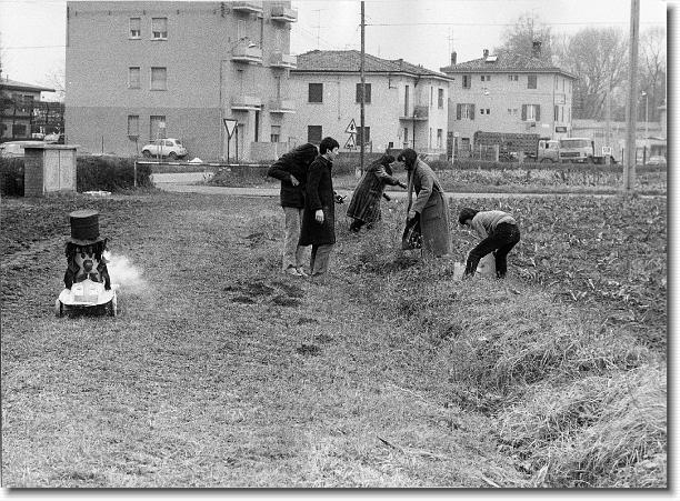 Clicca per scorrere le foto originali ingrandite
