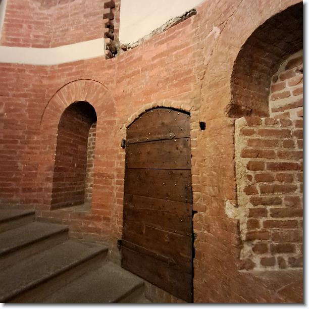 Clicca per scorrere le foto originali ingrandite